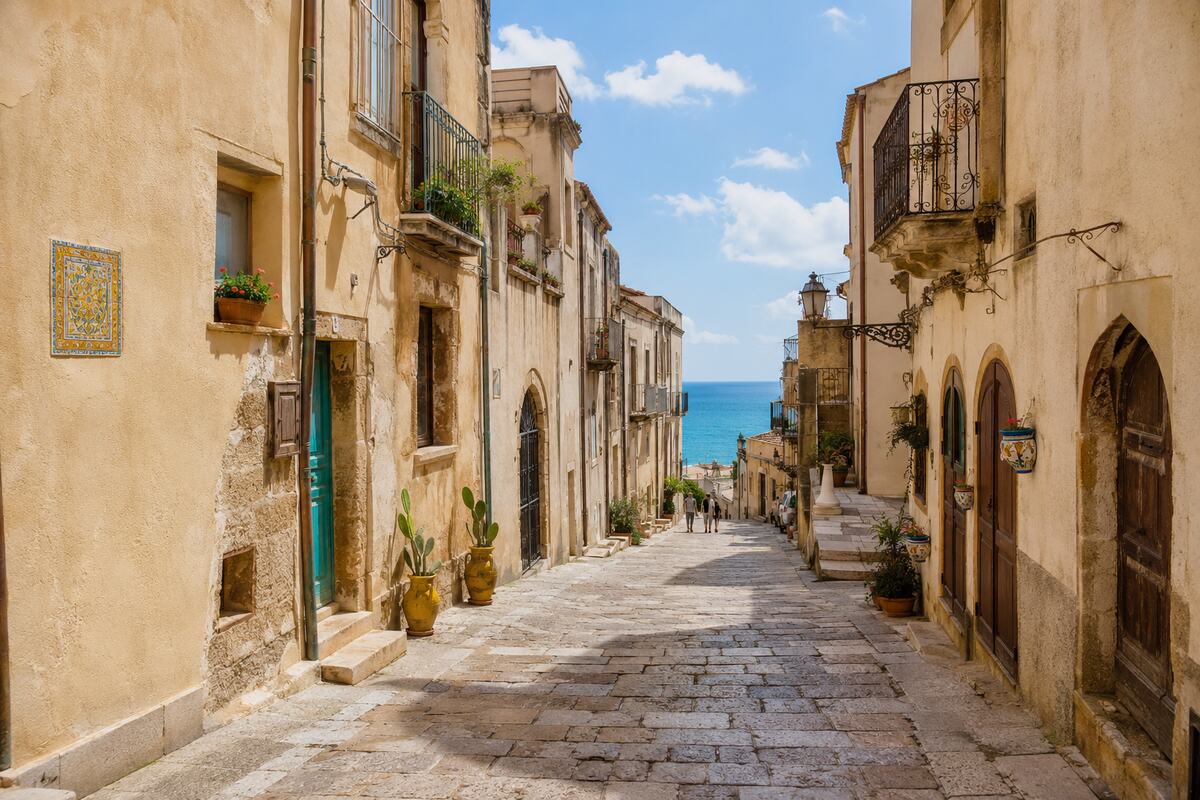 Da Palermo a Sciacca in auto: sosta nel centro storico